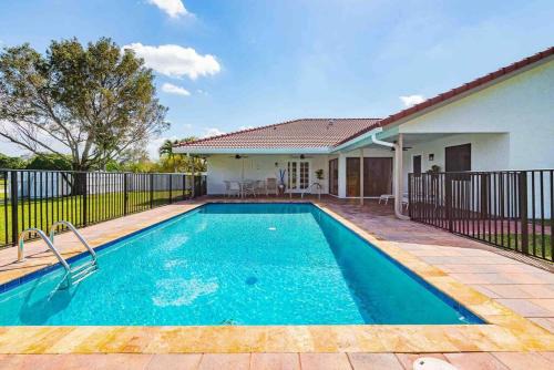 4/3.5 House with pool- Boynton Beach, FL.
