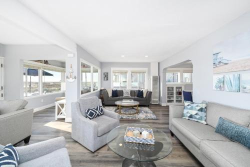 5 Bedroom Duplex on the Boardwalk next to Balboa Pier