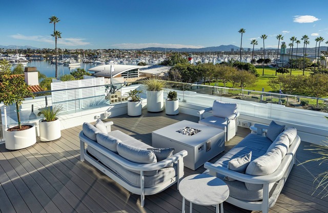 Bay Shores Peninsula Hotel