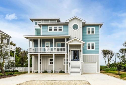 Beautiful Modern Beach House for Large Family Vacations with Incredible Views for an Unforgettable Coastal Getaway in Corolla, North Carolina