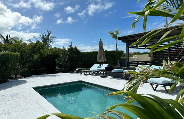 Beautiful villa West with pool- 5 minutes to Gracebay beach
