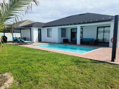 Casa Sevilla, heated pool, sleeps 9, 4B3B