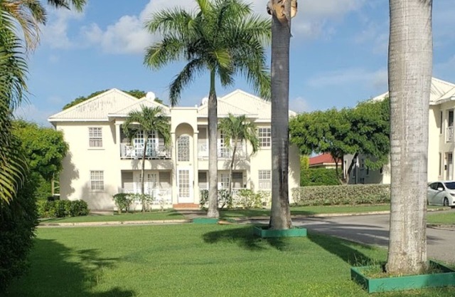 Charming 2-bedroom apartment in gated community