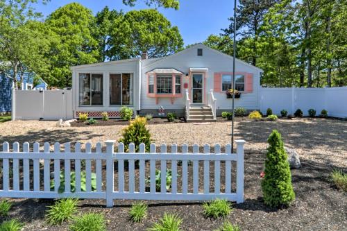 Charming West Yarmouth Home about 2 Mi to Beach!