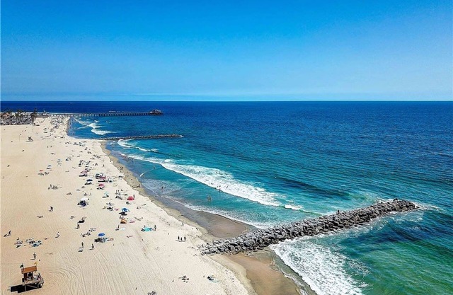 Chic Beachside BBQ Fast Wifi - C2