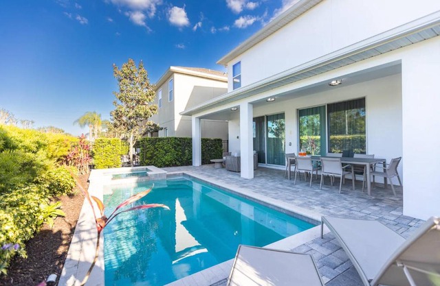 Comfy Modern House w Pool Perfect Location