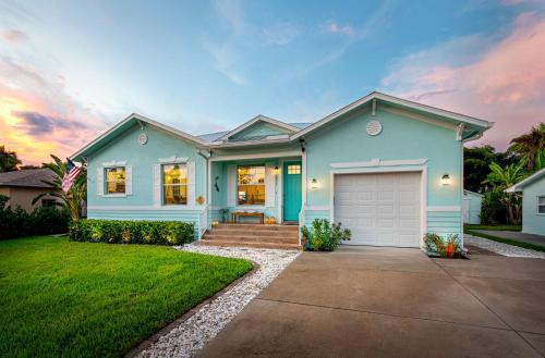 Cozy Coastal Cottage at Naples Bay, Pickleball, Botanical Garden