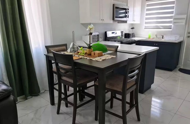 Cozy Relaxing Home in Old Harbour