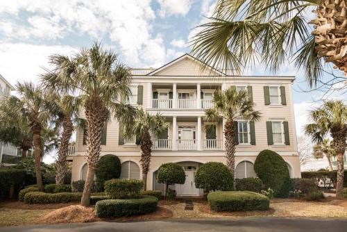 Creek Front Beach House in gated Litchfield by the Sea