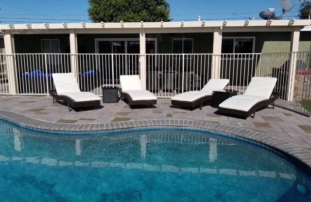 Disneyland & Knotts Close! Hot Tub, Mini Golf, private pool, gameroom