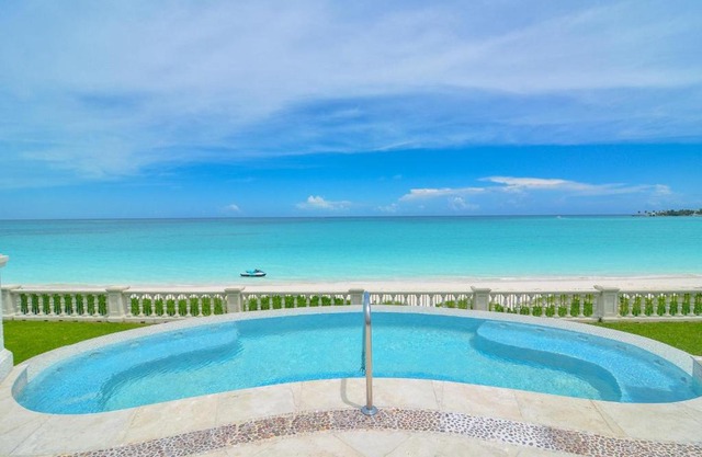 EXCLUSIVE BEACHFRONT MANSION 7 BR (VILLA B)