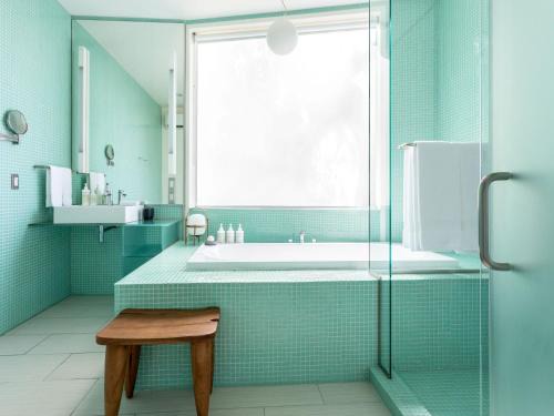 Frame Hotel - Treehouse