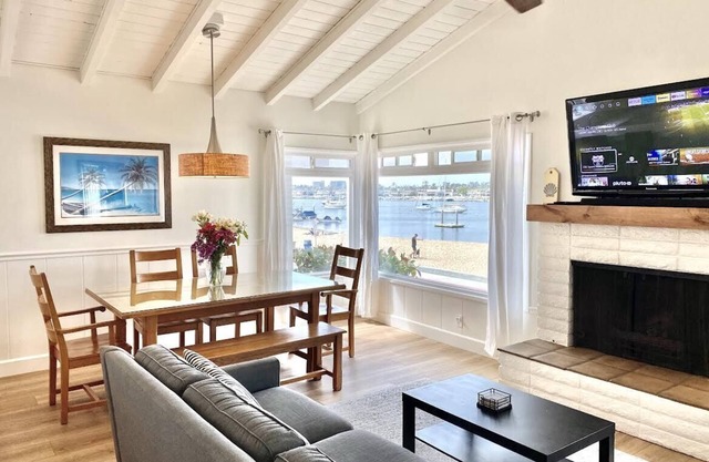 Great views Newport peninsula. nSeptember Promo! 345/night.