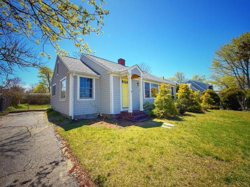 Harwich Coastal Cottage Cape Gem in Harwich Port