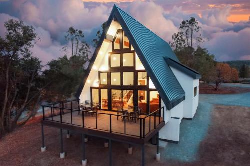 High End A-Frame - Hot Tub - Awesome Views - Yosemite - Electric Vehicle Friendly - Sleeps 10