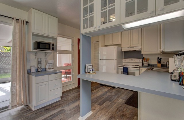 Hilo Hale Kaumana 3 Bedroom Home by RedAwning