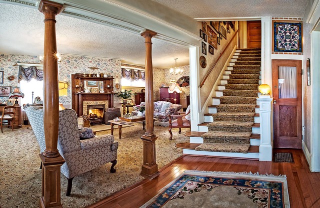 Holden House 1902 Bed & Breakfast Inn