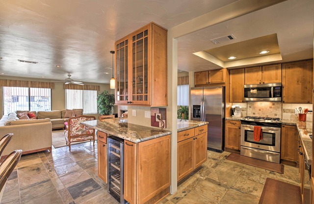 Indio Escape w/Fire Pit & Resort Amenities!