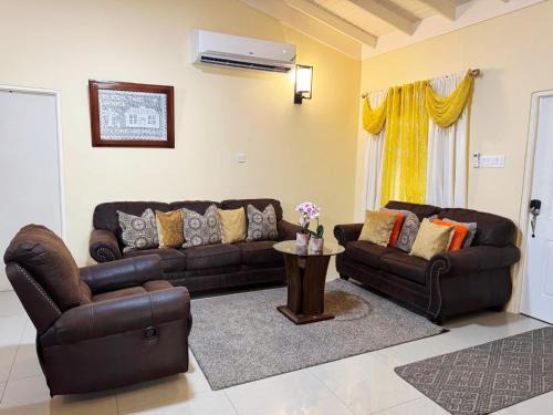 L&V Paradise Vacation Home with Pool and Gym