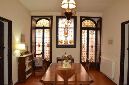 La Antigua, casa céntrica, amplio patio, piscina y barbacoa