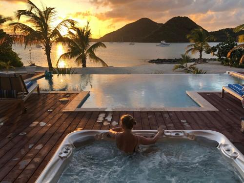 Luxurious Beachfront Villa Jolly Harbour