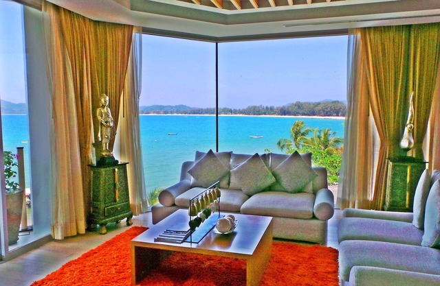 Luxurious Seafront 2 brm Penthouse with Spectacular views / unique design