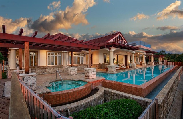 Luxury Kona Mansion - Infinity Pool & Epic Views