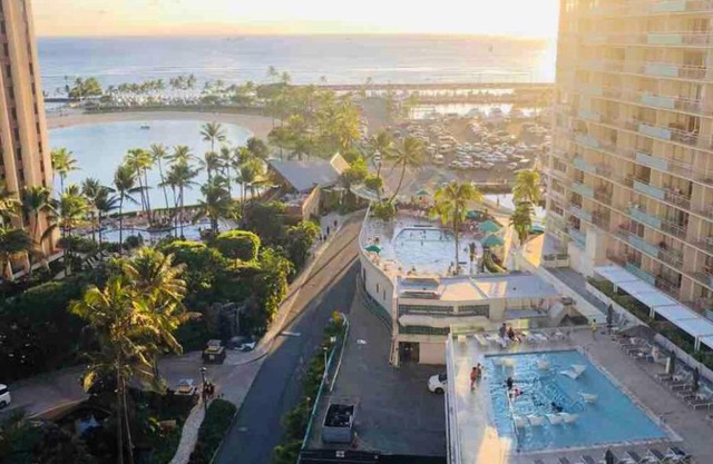 MERMAID'S COVE WITH BREATHTAKING OCEAN VIEWS AT ILIKAI HOTEL