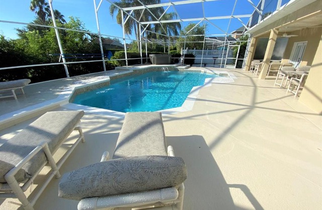 Mickeys Pearl - Phenomenal 7BR with 4 Master Suites Privacy Pool & Hot Tub Gas BBQ - 2 miles to Disney
