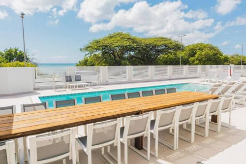 Modern Luxury Oasis -10 bedrooms