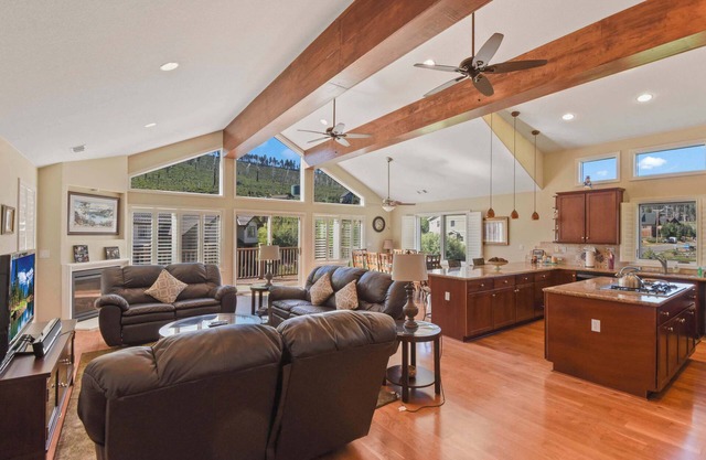 Mule Meadows Classy, Split Level South Tahoe Home!