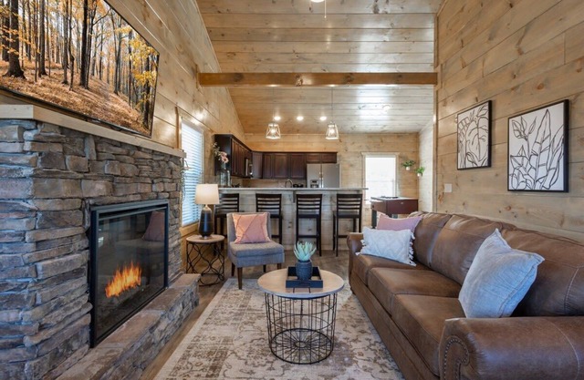 Near Middle Of Pigeon Forge Parkway/Hot Tub/New