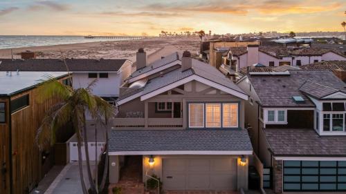 Oceanfront Home Walk to Balboa Pier Scenic Views Balboa Peninsula Point by AvantStay