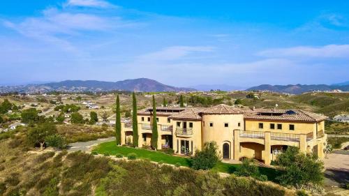 Palazzo Del Sol By AvantStay Breathtaking Home w Mountain Views Hot Tub