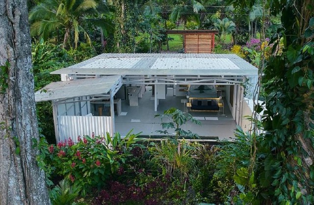 Petrea, the Romantic Pool House