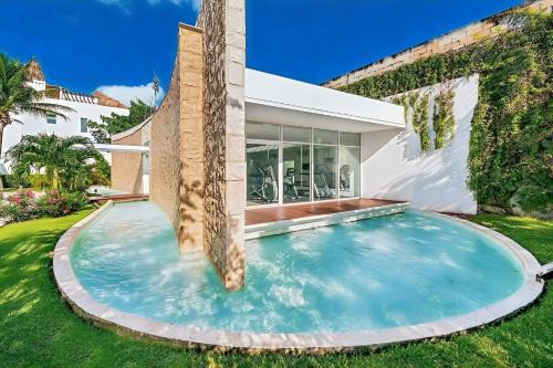 Premium 2-bedroom apartment -pool, gym, close 5Th Av- in heart of Playa del Carmen