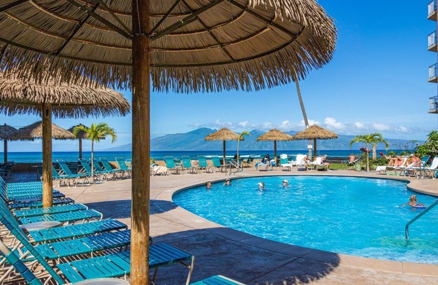 Royal Kahana 702 Studio Bedroom Condo by RedAwning