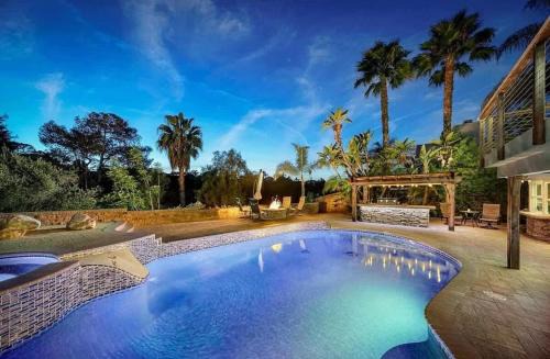 Serene hillside oasis with pool - 20 min to beach