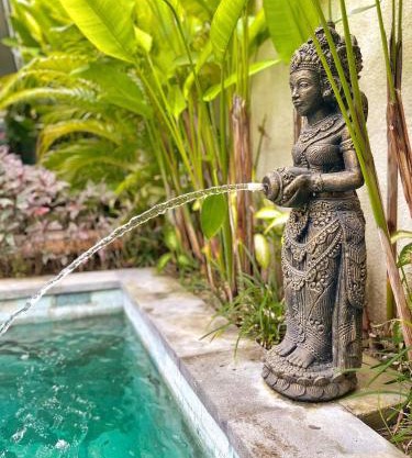 Seseh Beach-Bfast incl-Twin Villa Celestine ensuite Bedroom 2 in shared villa-650m to beach