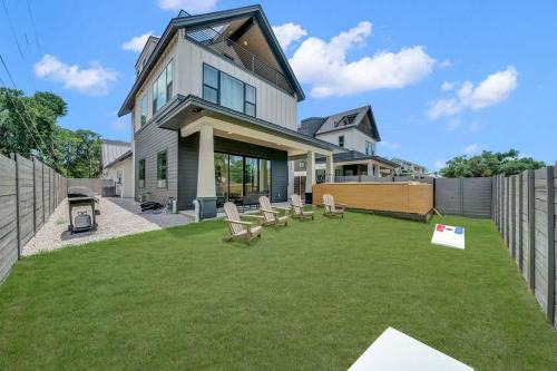 Sleeps 42 2 Pools & Game Room 11BR near Downtown