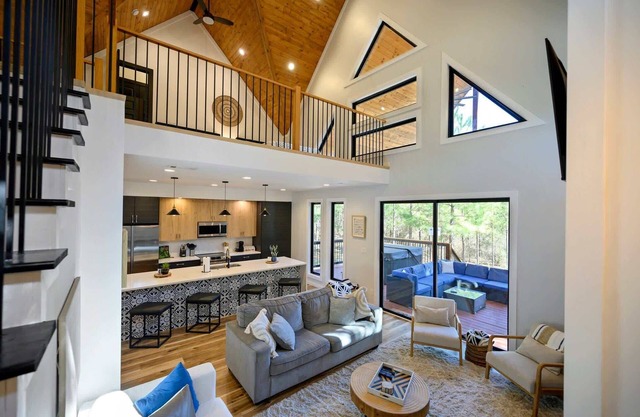 Sugar Bear Den Stay for 10!