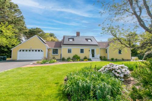 Sunroom Mins to Beaches Views of Marsh