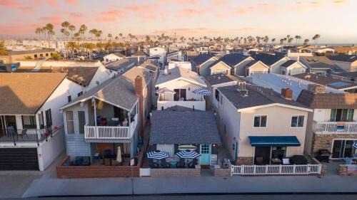 Surfrider I by AvantStay Walk to the Beach Patio