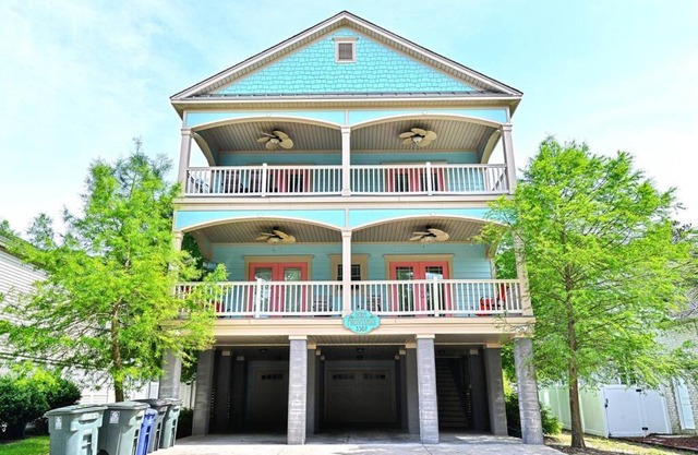 The Palm Luxury Beach House with Pool Top Location