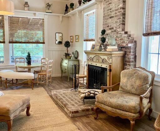 The Shopkeeper's Cottage ~ CHIC!