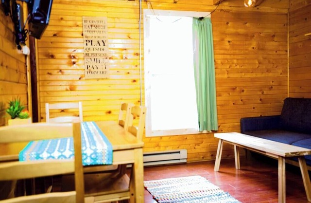 The Sunflower Cabin with Mountain Views