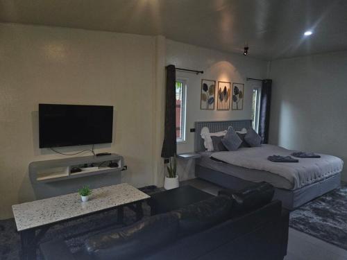 Tropical Hideaway Close to the Beach