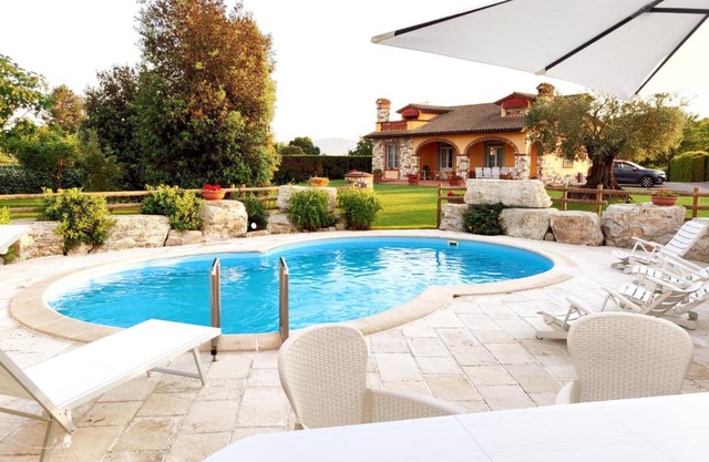 Tuscan Villa exclusive use of private pool A/C Wifi Villa Briciola