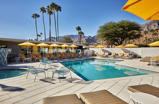 Twin Palms Resort - A Gay Men's Resort