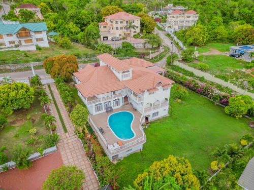 Villa Amore Jamaica - Between Montego Bay & Ochi Rios Includes Cook